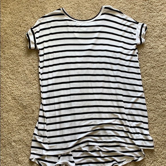 Black and white high low shirt ! EUC - Picture 1 of 2